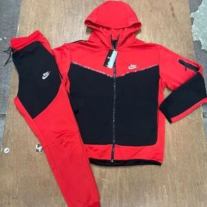 Nike Men's Black and Red Suit like new conditionNike Sizees S-XXL